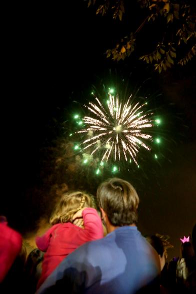 Detonaciones en el cielo nocturno