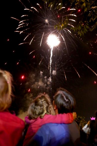 Detonaciones en el cielo nocturno
