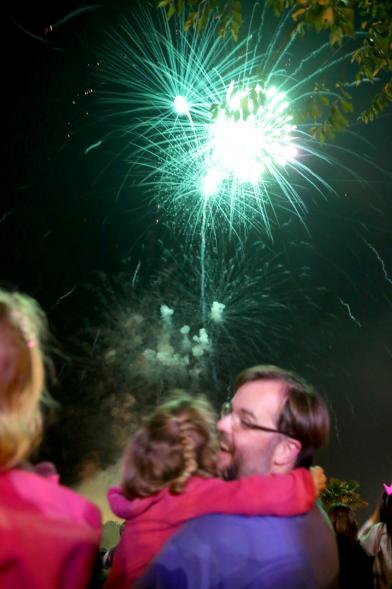 Detonaciones en el cielo nocturno
