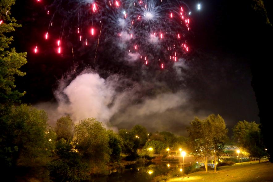 Detonaciones en el cielo nocturno