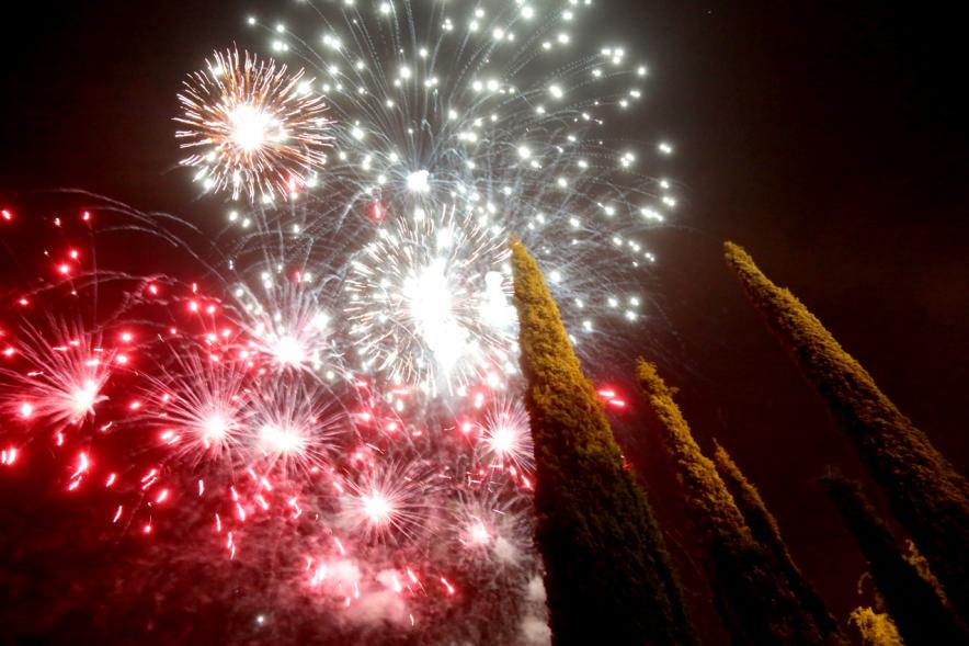 Detonaciones en el cielo nocturno