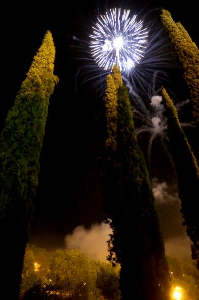 Detonaciones en el cielo nocturno
