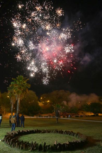 Detonaciones en el cielo nocturno