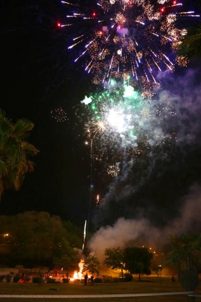 Detonaciones en el cielo nocturno