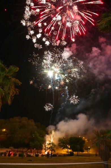 Detonaciones en el cielo nocturno