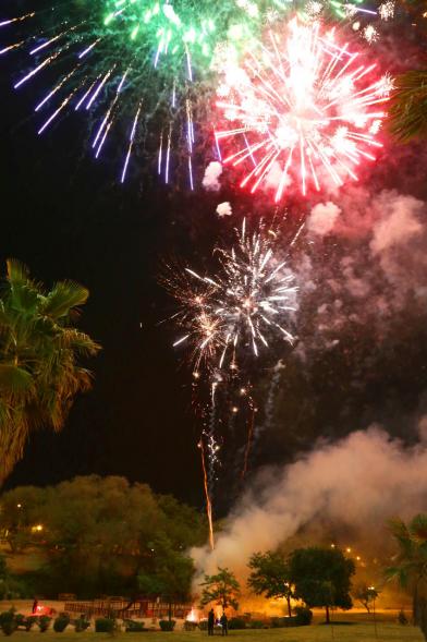 Detonaciones en el cielo nocturno