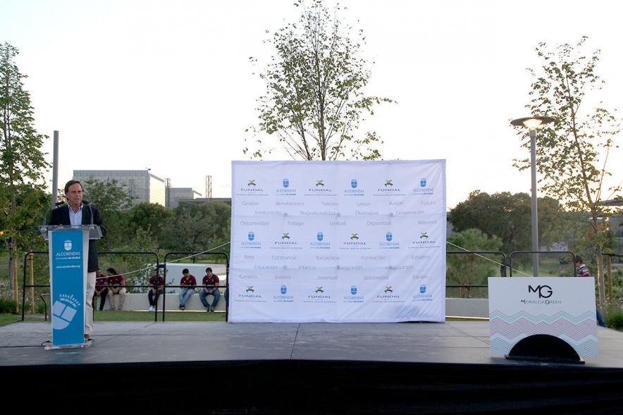 Presentación de los Equipos FUNDAL 2017 -  El cartel del evento y el alcalde.