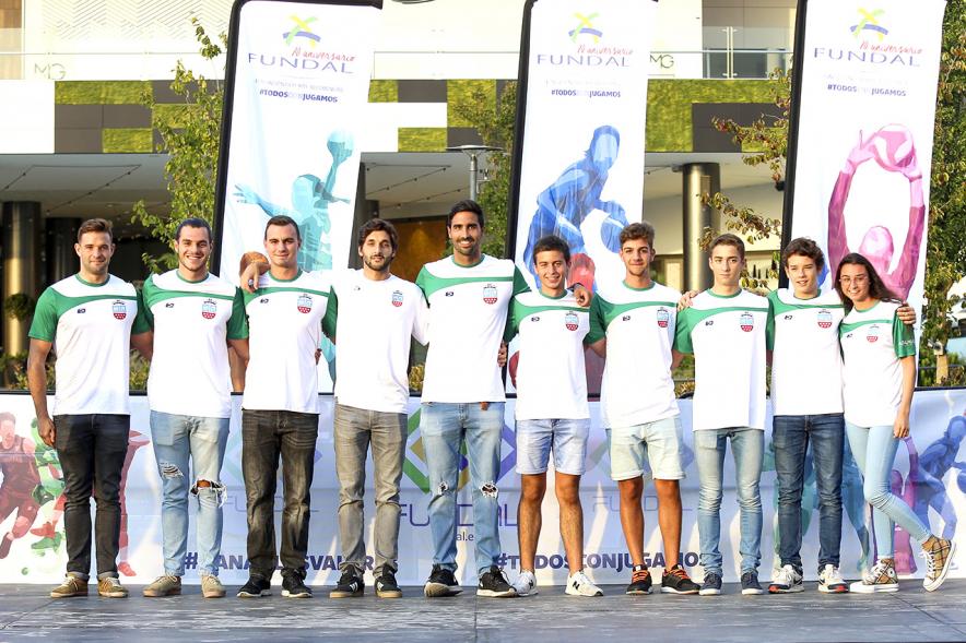 Presentación Equipos FUNDAL 2018-19 -Posado del equipo masculino de balonmano.