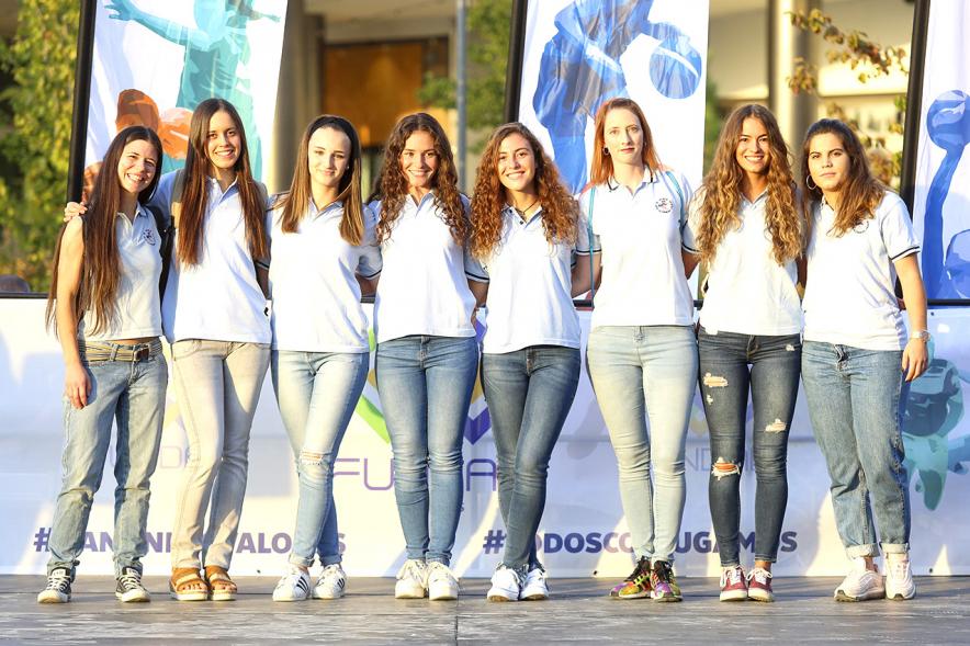 Presentación Equipos FUNDAL 2018-19 - Primer plano del posado de varias jugadoras.