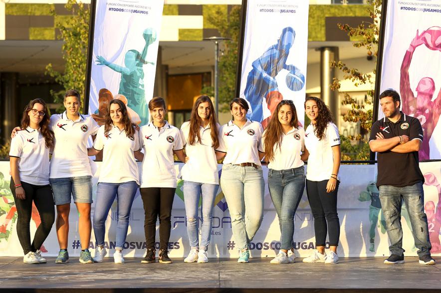 Presentación Equipos FUNDAL 2018-19 -Posado del equipo femenino de balonmano.