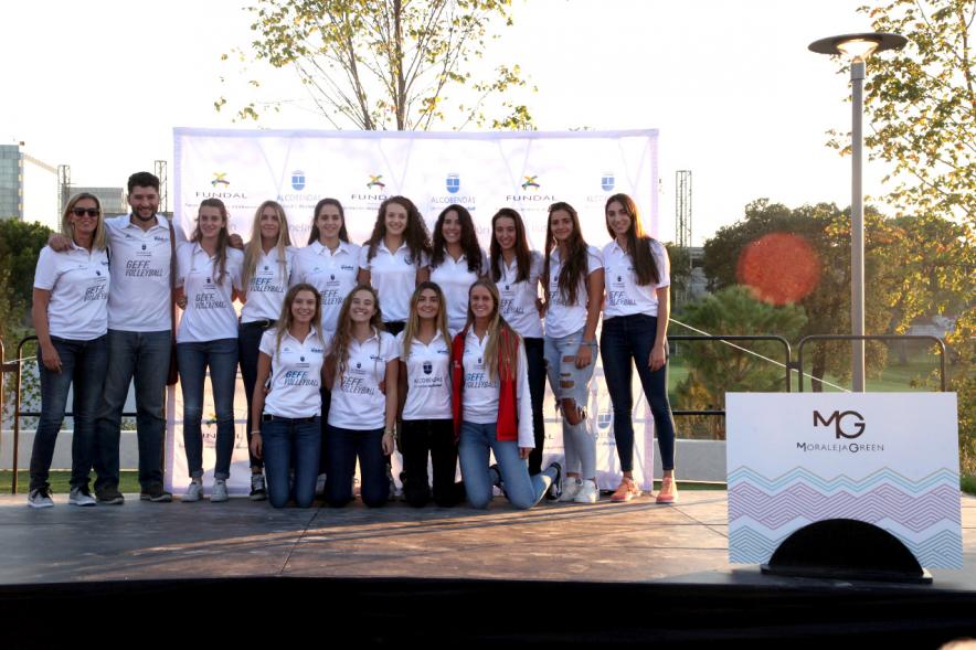 Presentación de los Equipos FUNDAL 2017 - Equipo femenino con su entrenador.