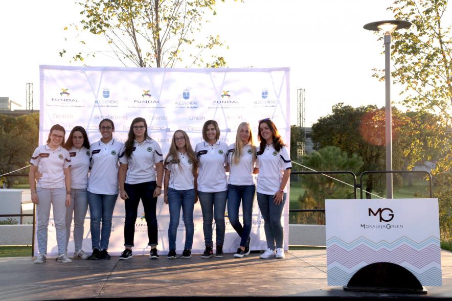 Presentación de los Equipos FUNDAL 2017 - Equipo femenino con su entrenadora.