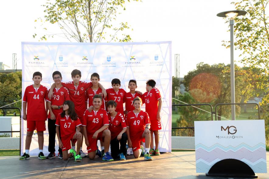 Presentación de los Equipos FUNDAL 2017 - Equipo masculino con su entrenador.