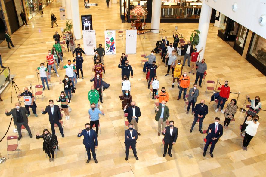 Presentación Equipos Fundal 2020 - Imagen Cenital de los componentes de la presentación, con la distancia de seguridad.