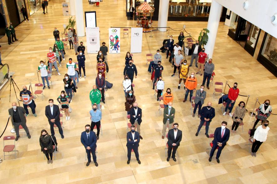 Presentación Equipos Fundal 2020 -Imagen Cenital de la presentación en el jardín de La Moraleja Green.