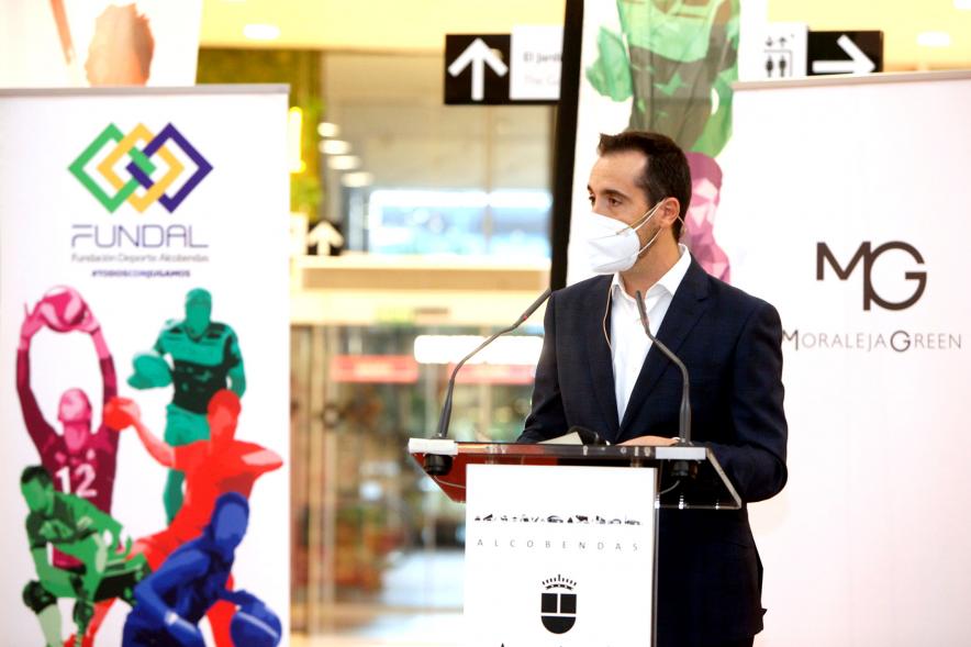Presentación Equipos Fundal 2020 - Primer plano de Nacho Criado, presentador del evento.