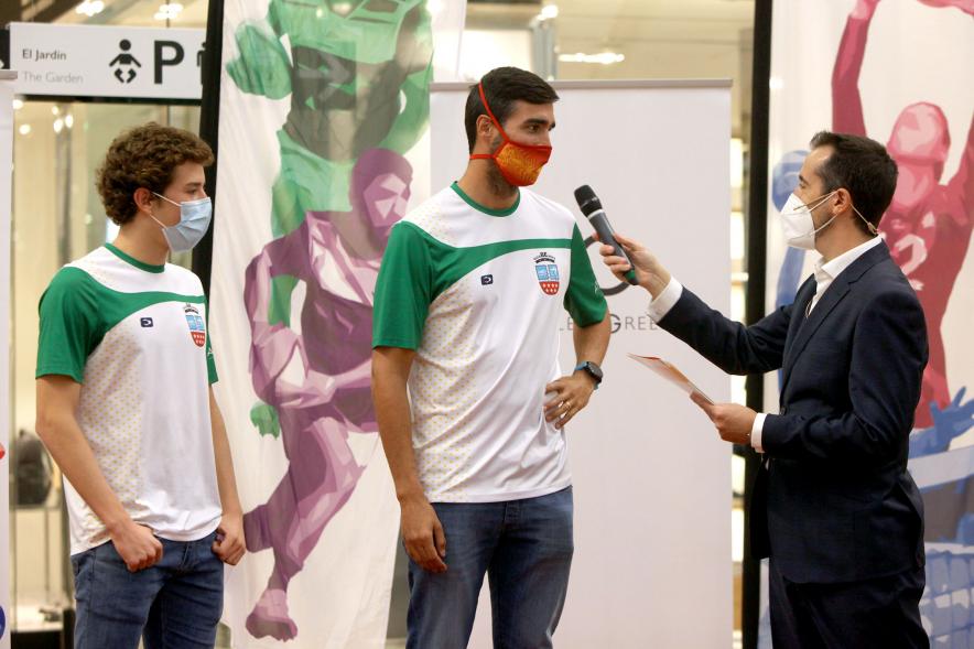 Presentación Equipos Fundal 2020 -   Primer plano de varios deportistas siendo entrevistados.