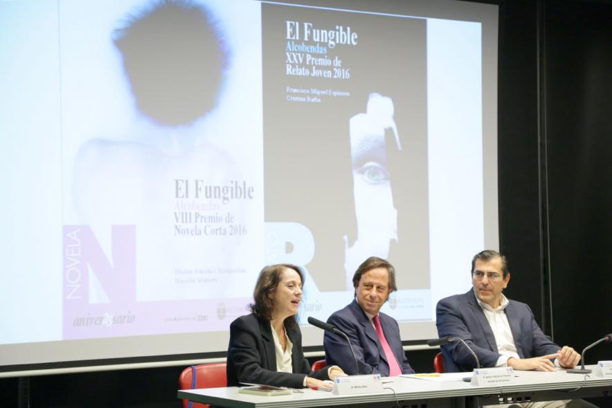 Presentación de El Fungible 2016 - Mesa de los presentadores.