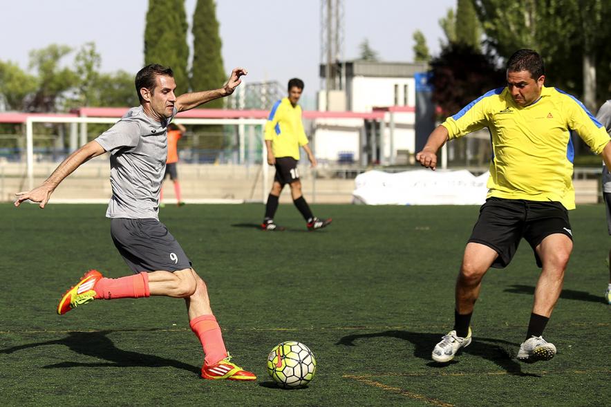 IIIer Torneo Interempresas Fútbol 7 - Dos futbolistas. 