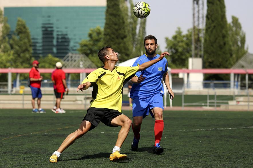 IIIer Torneo Interempresas Fútbol 7 - Regate entre jugadores.