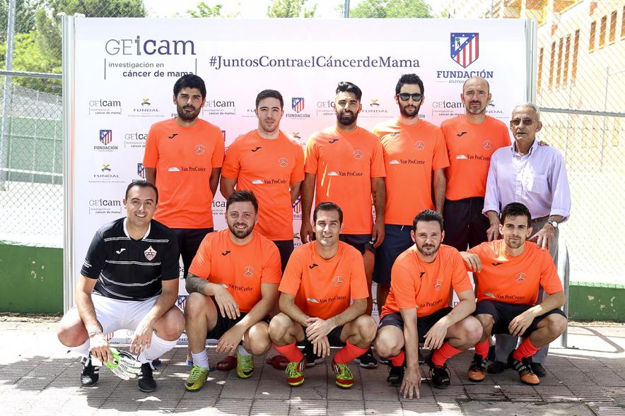 IIIer Torneo Interempresas Fútbol 7 - Posado de un equipo participante.