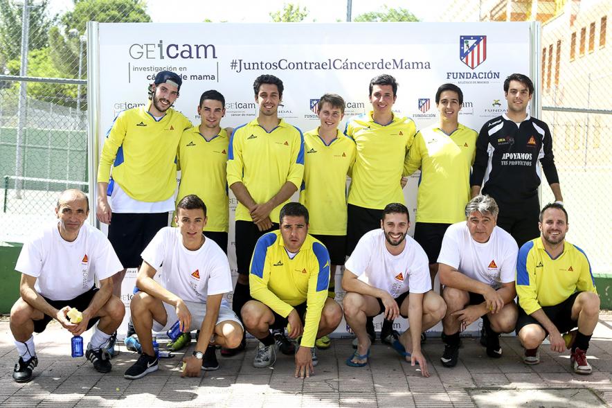 IIIer Torneo Interempresas Fútbol 7 - Posado de un equipo participante.