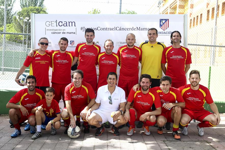 IIIer Torneo Interempresas Fútbol 7 - Posado de un equipo participante.