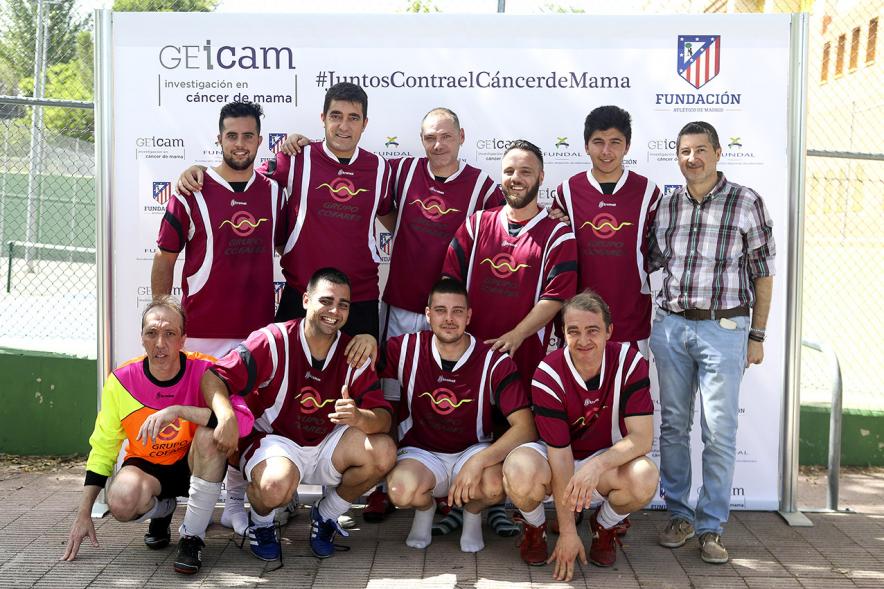 IIIer Torneo Interempresas Fútbol 7 - Posado de un equipo participante.