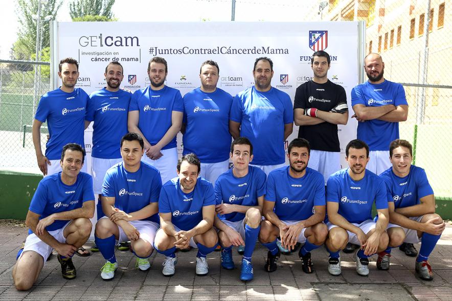 IIIer Torneo Interempresas Fútbol 7 - Posado de un equipo participante.