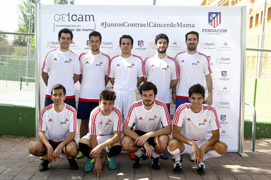 IIIer Torneo Interempresas Fútbol 7 - Posado de un equipo participante.