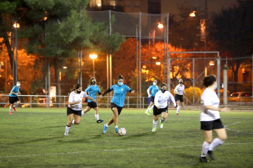 Jugadoras durante el partido. Torneo de Fútbol Femenino EFFA - 2020