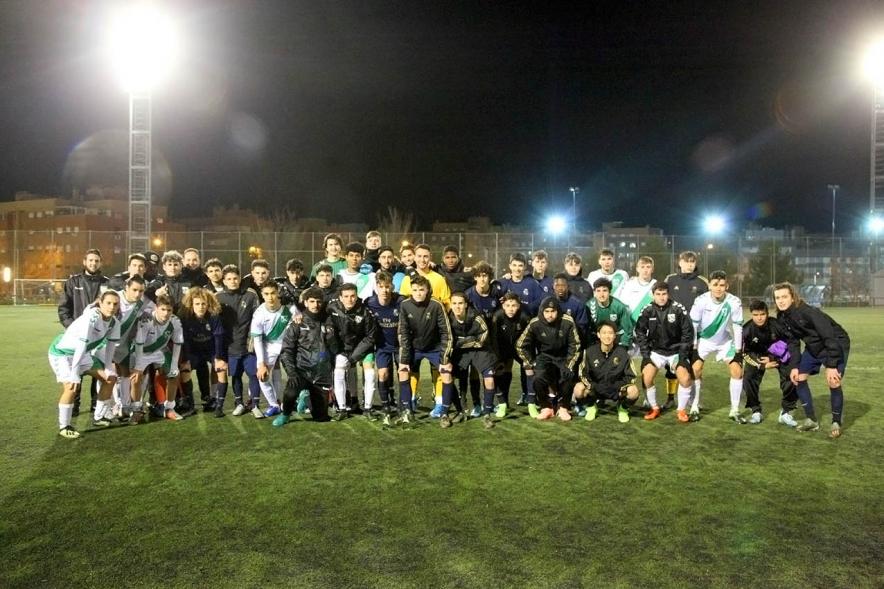 IXº Torneo de Fútbol Virgen de la Paz - Imagen de uno de los equipos posando con todos sus jugadores.