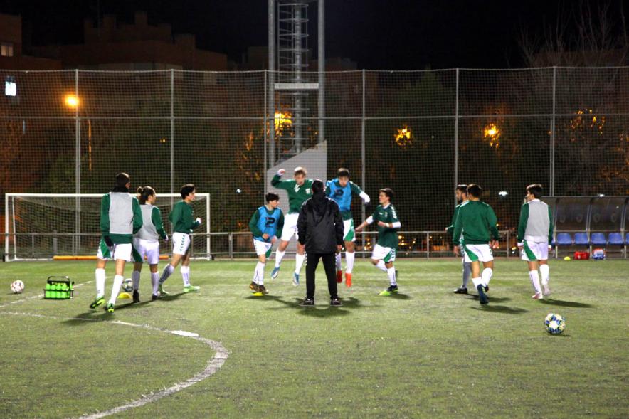 IXº Torneo de Fútbol Virgen de la Paz - Imagen de uno de los equipo calentando.