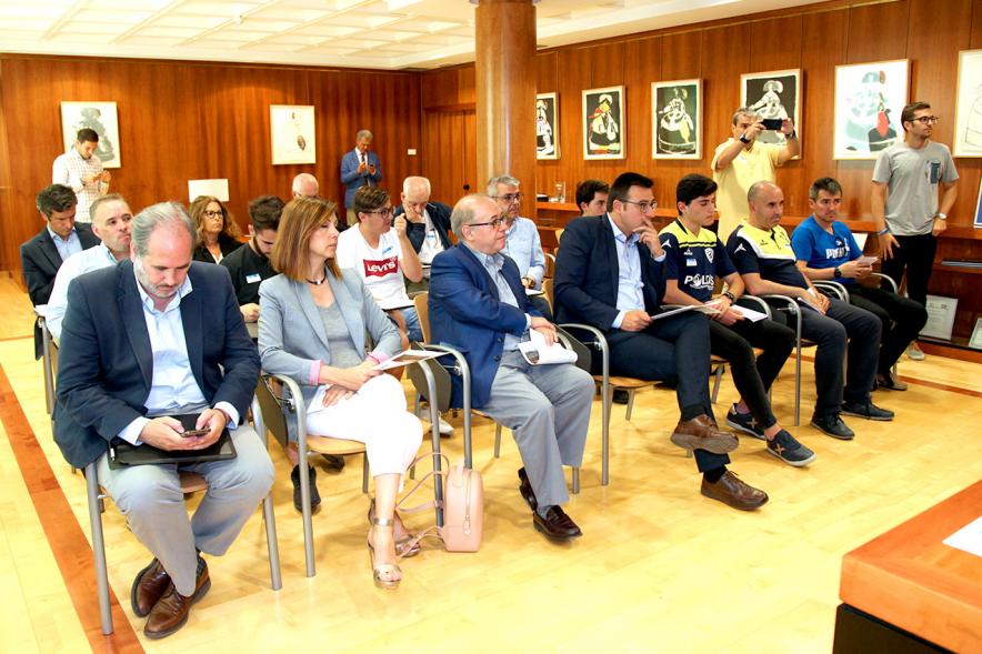 Presentación Copa Ibérica de Futsal - Primera fila con Miguel Ángel Arranz  y representantes de los equipos. 