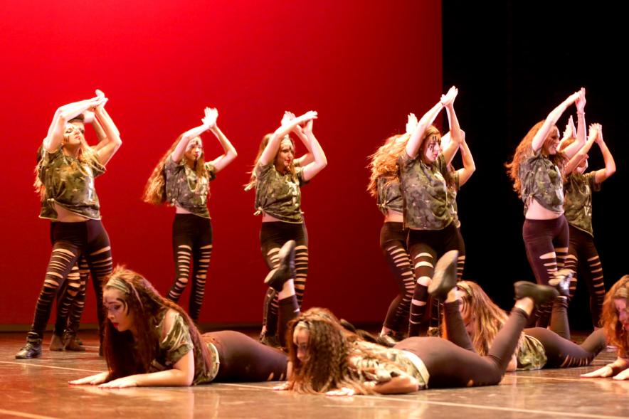 Gala VIIIº Certamen Día Mundial de la Danza ADAE - Imagen de la coreografia ritual.