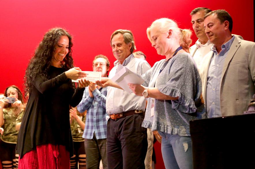 Gala VIIIº Certamen Día Mundial de la Danza ADAE - Imagen lateral de las autoridades municipales y las organizadoras.