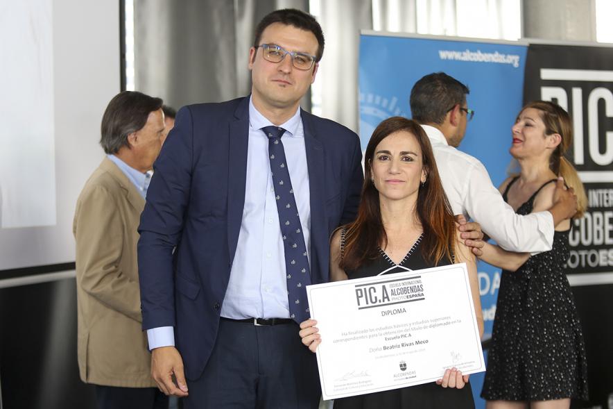 Concejal Miguel Ángel Arranz y alumnos. Graduación alumnos Escuela de Fotografía PIC.A. -2019