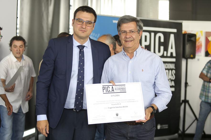 Concejal Miguel Ángel Arranz y alumnos. Graduación alumnos Escuela de Fotografía PIC.A. -2019