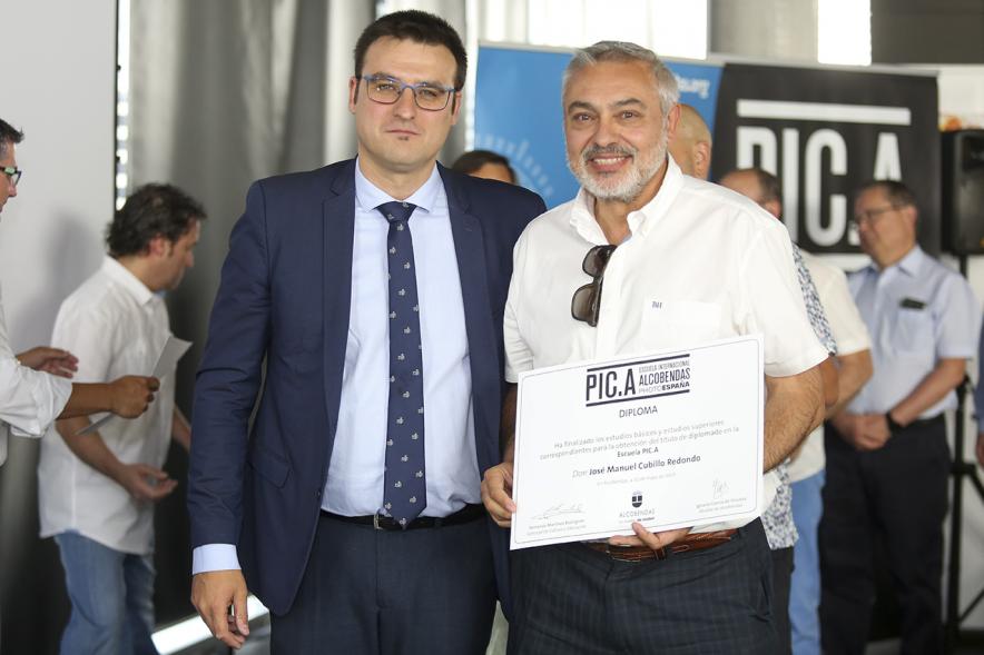 Concejal Miguel Ángel Arranz y alumnos. Graduación alumnos Escuela de Fotografía PIC.A. -2019