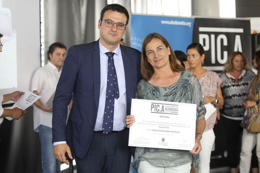 Concejal Miguel Ángel Arranz y alumnos. Graduación alumnos Escuela de Fotografía PIC.A. -2019