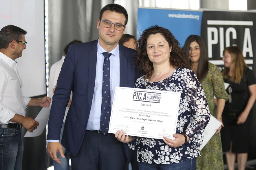  Concejal Miguel Ángel Arranz y alumnos. Graduación alumnos Escuela de Fotografía PIC.A. -2019