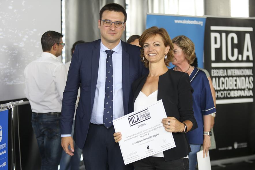 Concejal Miguel Ángel Arranz y alumnos. Graduación alumnos Escuela de Fotografía PIC.A. -2019
