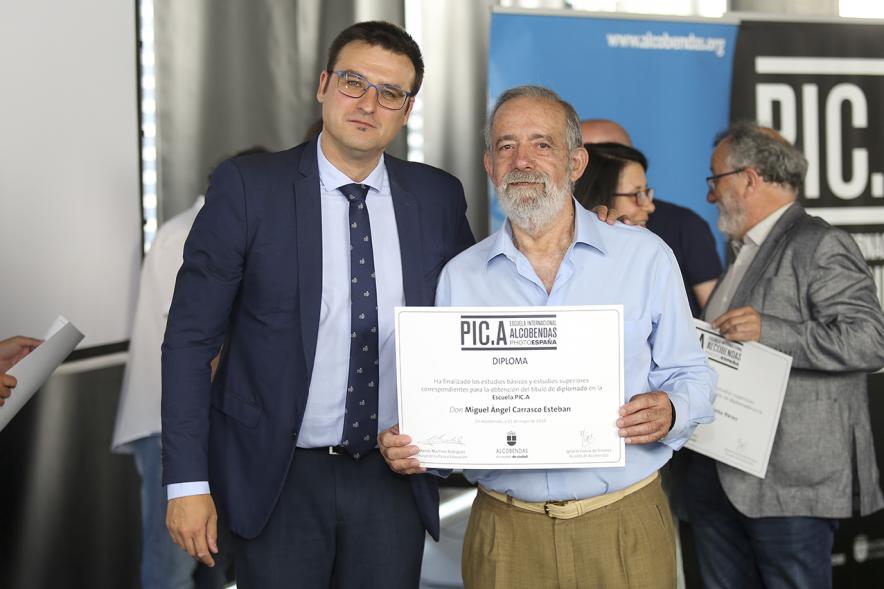 Concejal Miguel Ángel Arranz y alumnos. Graduación alumnos Escuela de Fotografía PIC.A. -2019