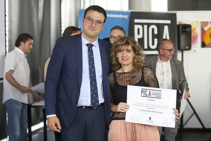Concejal Miguel Ángel Arranz y alumnos. Graduación alumnos Escuela de Fotografía PIC.A. -2019
