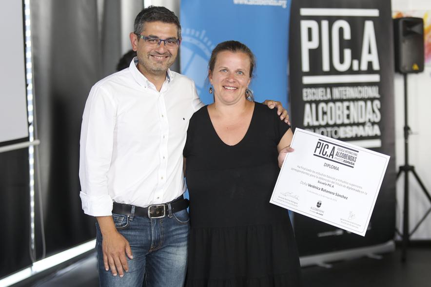 Concejal Rafael Sánchez y alumnos. Graduación alumnos Escuela de Fotografía PIC.A. -2019