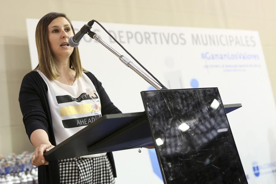 Entrega de trofeos XXII Juegos Deportivos Municipales -Primer plano de  María Espín,  concejal de deportes.