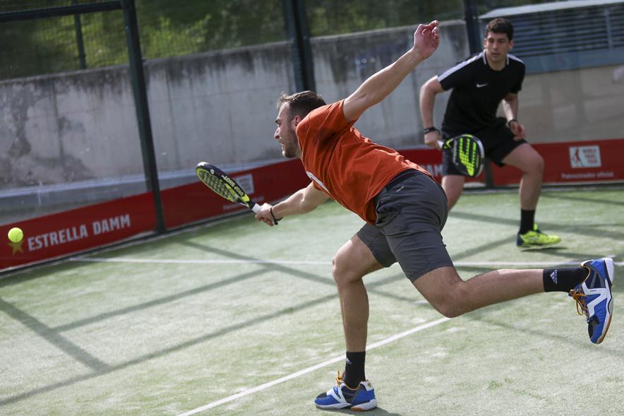 Torneo de Pádel Torrijas Champion Ship a favor de Alex -  Imagen de varios  participantes del torneo jugando al  pádel.