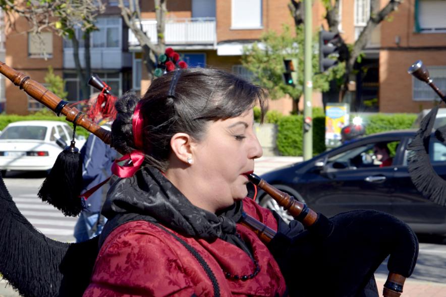 XVIIº Encuentro de Gaitas - Imagen primer plano de una persona tocando la gaita.