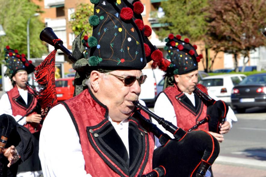 XVIIº Encuentro de Gaitas - Imagen de un grupo de personas tocando la gaita.