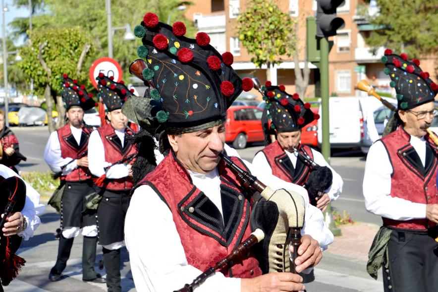 XVIIº Encuentro de Gaitas - Imagen de un grupo de personas tocando la gaita.